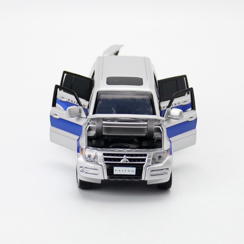 1:32 Diecast Mitsubishi Pajero Metal Car Model Toy Door Open Sound Light Gift