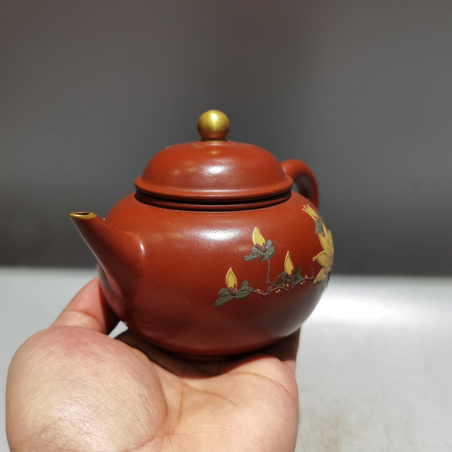 Chinese Yixing Zisha Clay Handmade Exquisite Teapot （描金水平壶 底款：顾景舟)