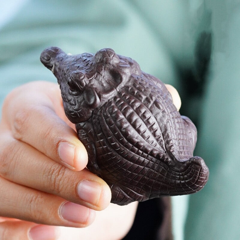 Handmade Artwork Yixing Zisha Purple Clay Tea Pet Alligator Table Decoration New