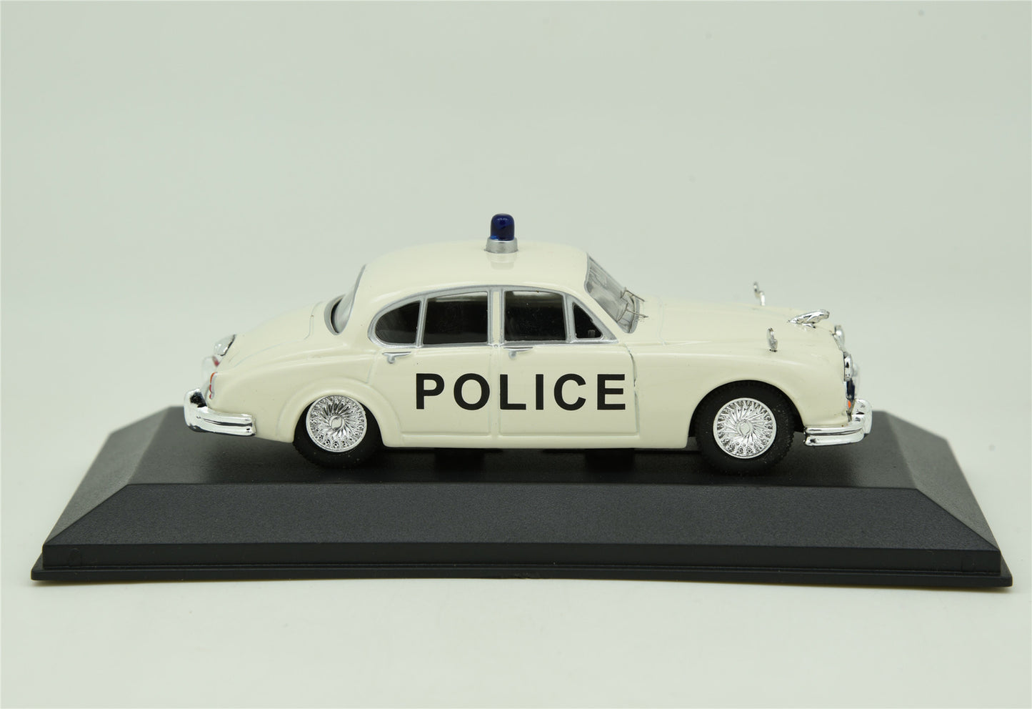 ATLAS 1:43 Jaguar MK2 White Metal British Police Car Model DieCast Model Toy