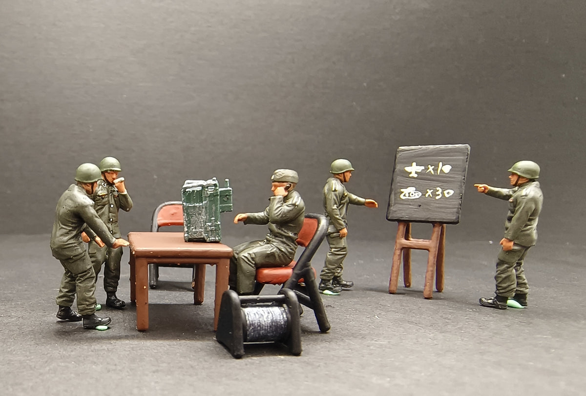 1/72 10Pcs World War II German Command Table and Chair Scene Model