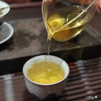Ding Chun Yuan Wild Jingmai Pang Xie Jiao Feet of Crab Pu-erh Tea 357g Raw-