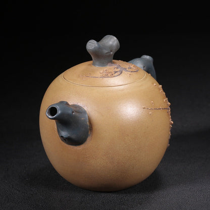 Chinese Yixing Zisha Clay Handmade Exquisite Teapot （梅香 底款：周桂珍）