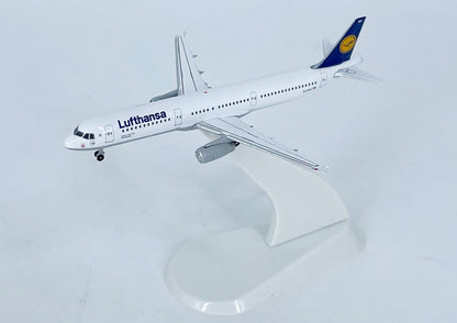 1:500 StarJets Lufthansa AIRBUS A321 Passenger Airplane Diecast Aircraft Model