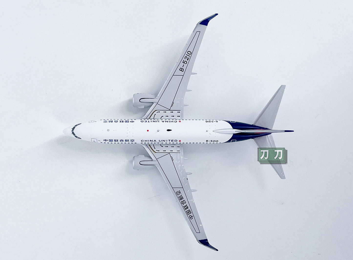 1:400 NG Models CHINA UNITED B737-700 Passenger Airplane Diecast Aircraft Model