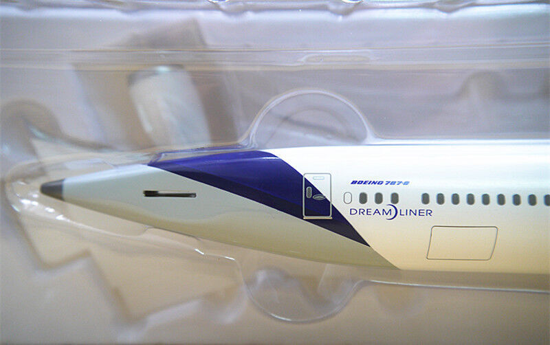 31CM 1:200 HOGAN LATAM BOEING 787-9 Passenger Airplane Solid ABS Plastic Model