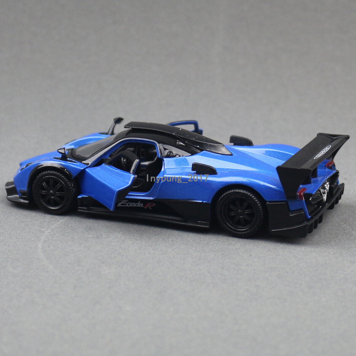 1/36 Scale Pagani Zonda R Model Car Diecast Toy Cars 2 Doors Open Pull Back Blue