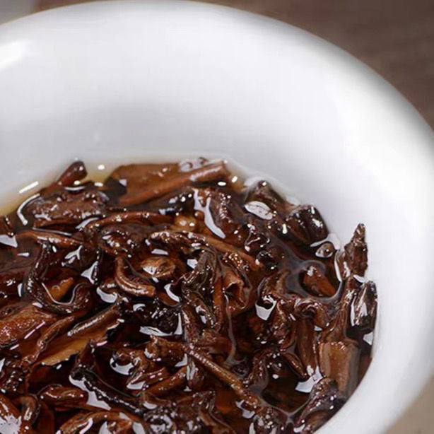 2005 Yunnan Song Pin Hao Yiwu Mt.Puerh Tea Raw Aged Pu-erh Old Pu'er Tea 357g