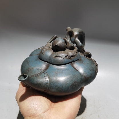 Chinese Yixing Zisha Clay Handmade Exquisite Teapot （上合桃壶 底款：蒋蓉）