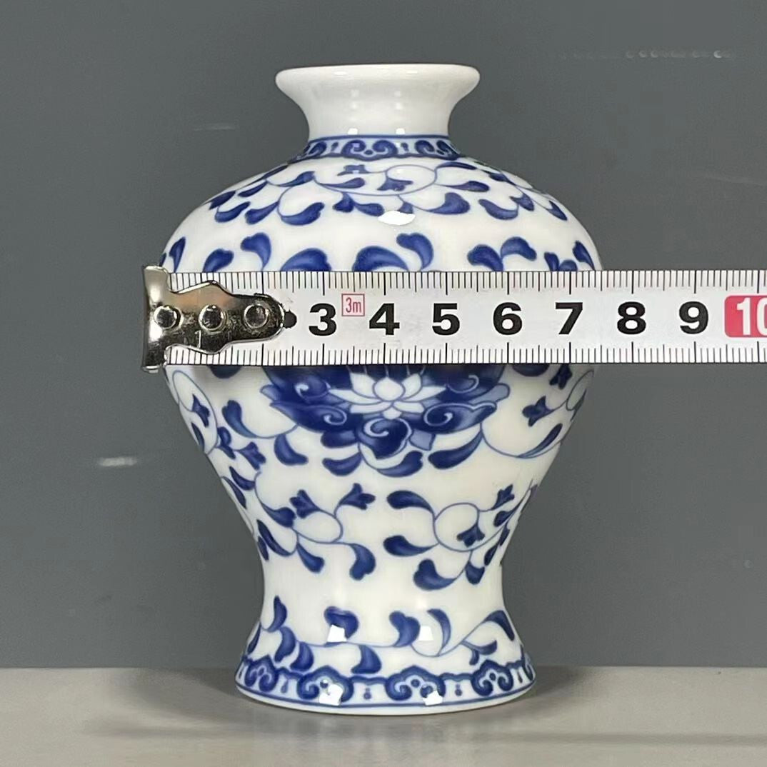 New Exquisite Chinese Porcelain Blue and White Porcelain Flower Pattern Vase