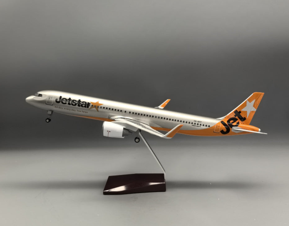45CM 1:100 Jetstar AIRBUS A321neo Airplane Landing Gear Resin Aircraft Model