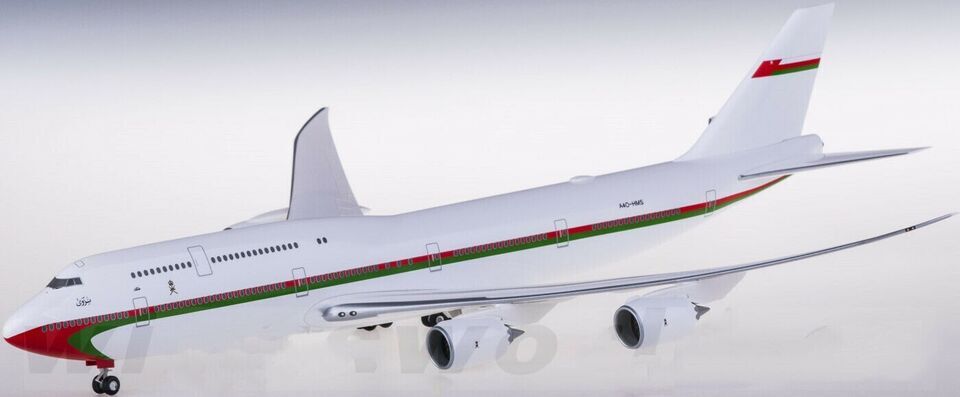 1:200 38CM Hogan Oman BOEING 747-8 Passenger Airplane ABS Plastic Aircraft Model