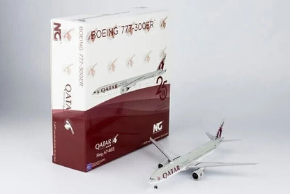 1:400 NG Model QATAR BOEING 777-300ER Passenger Airplane Diecast Aircraft Model