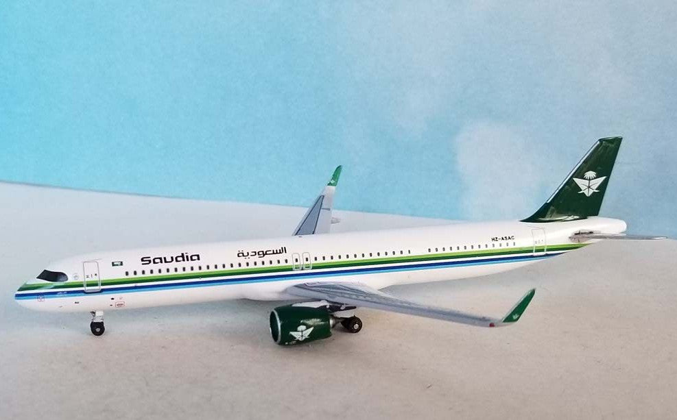 1:400 AeroClassics Saudia AIRBUS A321neo Passenger Aircraft Diecast Plane Model