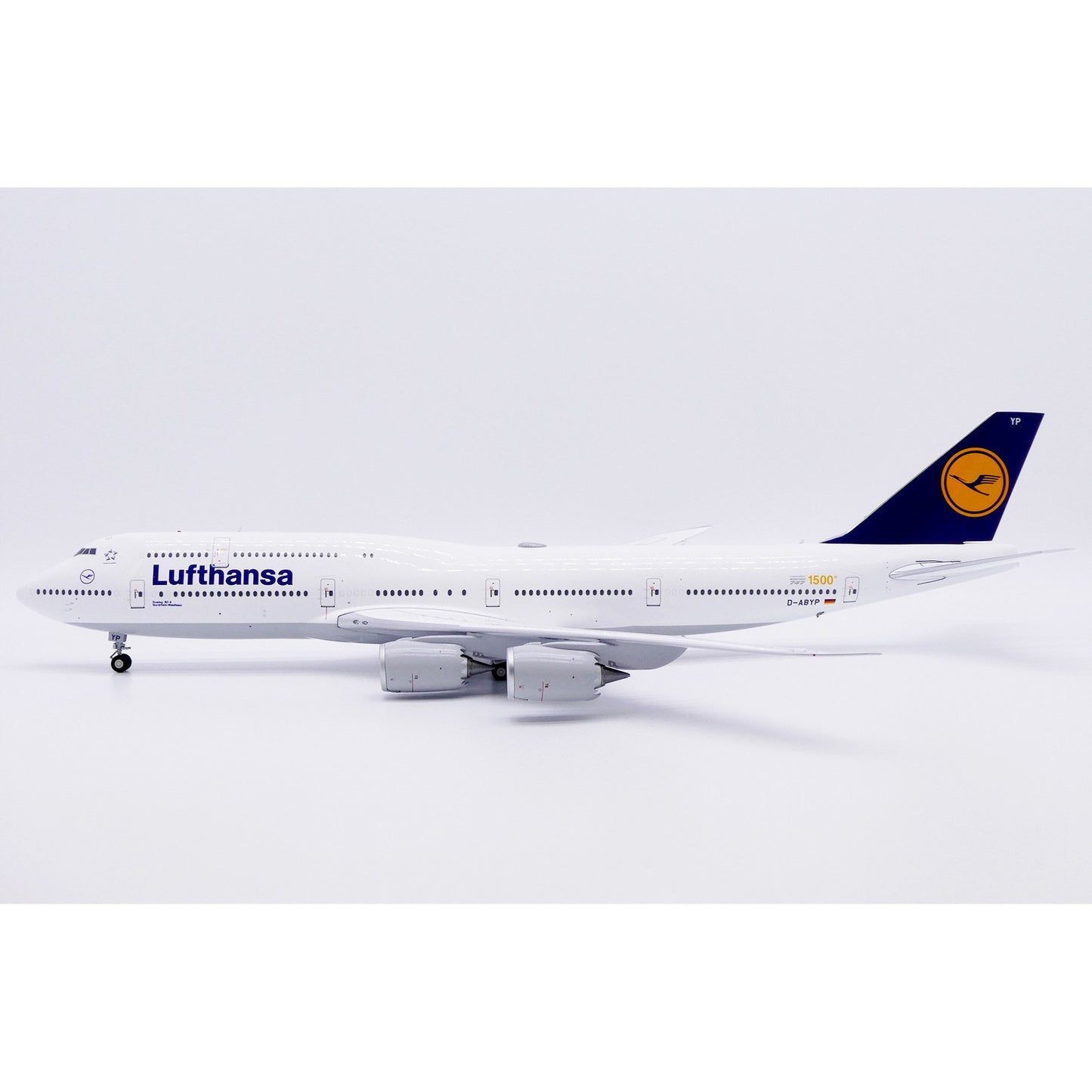 1:200 JC Wings Lufthansa Boeing 747-8 D-ABYP Airplane Diecast Aircraft Model