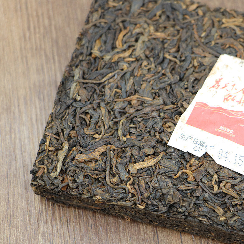 HAIWAN Wei Tian Xia Ren Zuo Hao Cha Pu-erh Tea 2017 250g Ripe Puer Pu'er Brick