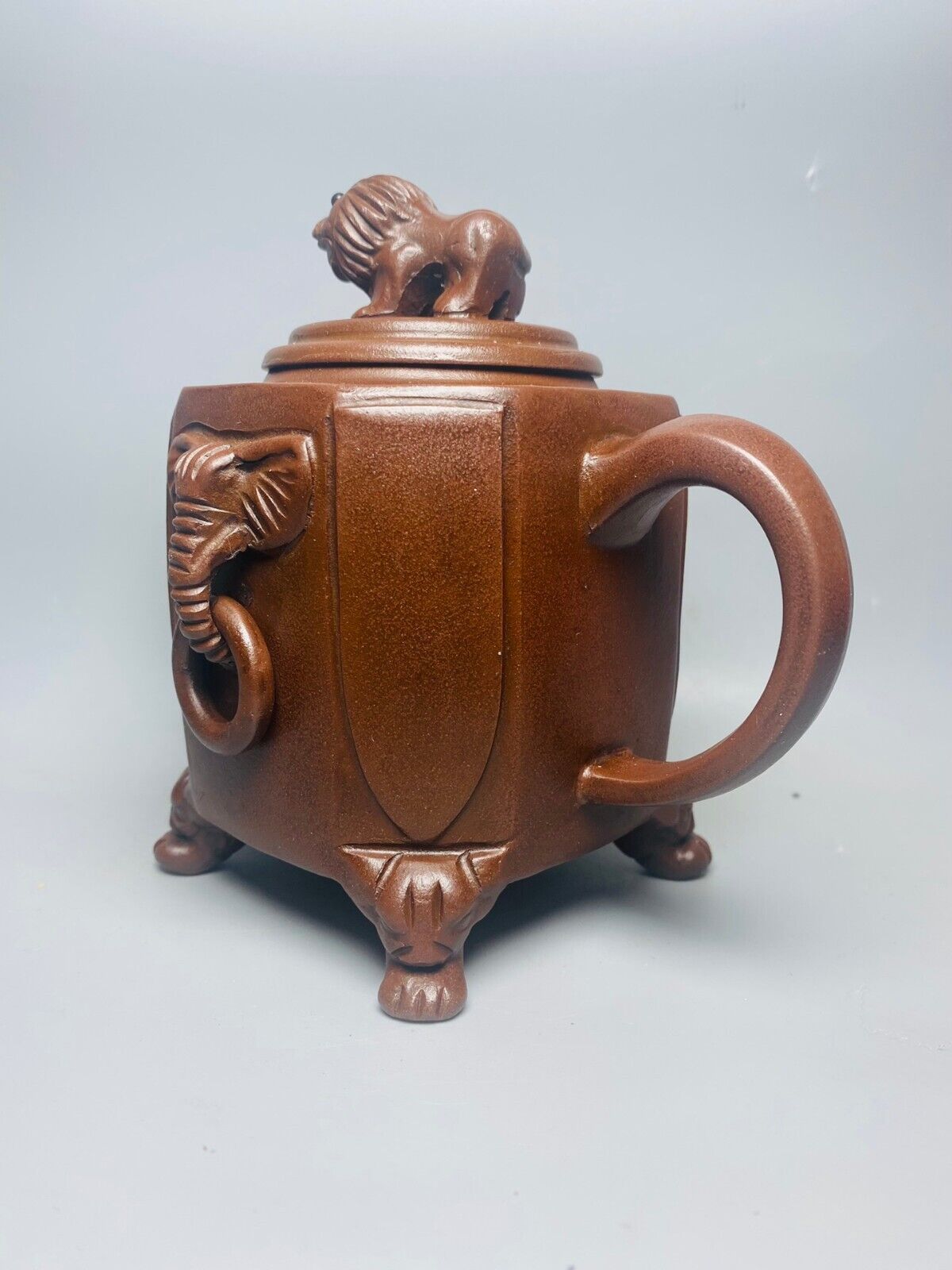 Chinese Yixing Zisha Clay Handmade Exquisite Teapot （威震四方 底款：施小马）