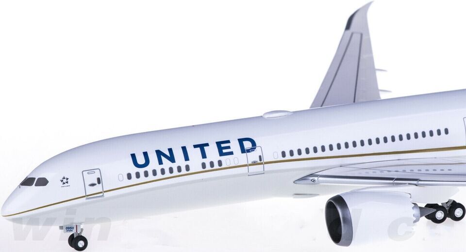 1:200 32CM Hogan UNITED BOEING 787-9 Passenger Airplane ABS Plastic Plane Model