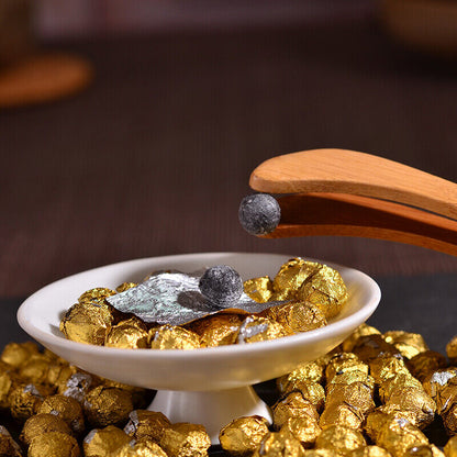 Yunnan cracked tea, China Gold tin foil packaging gift box Resin tea Pu'er tea cream-