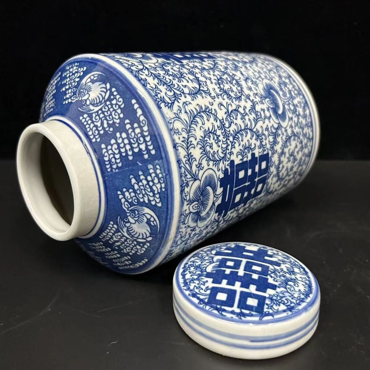 Exquisite Chinese porcelain Blue and white porcelain " 囍" pattern pot and jar