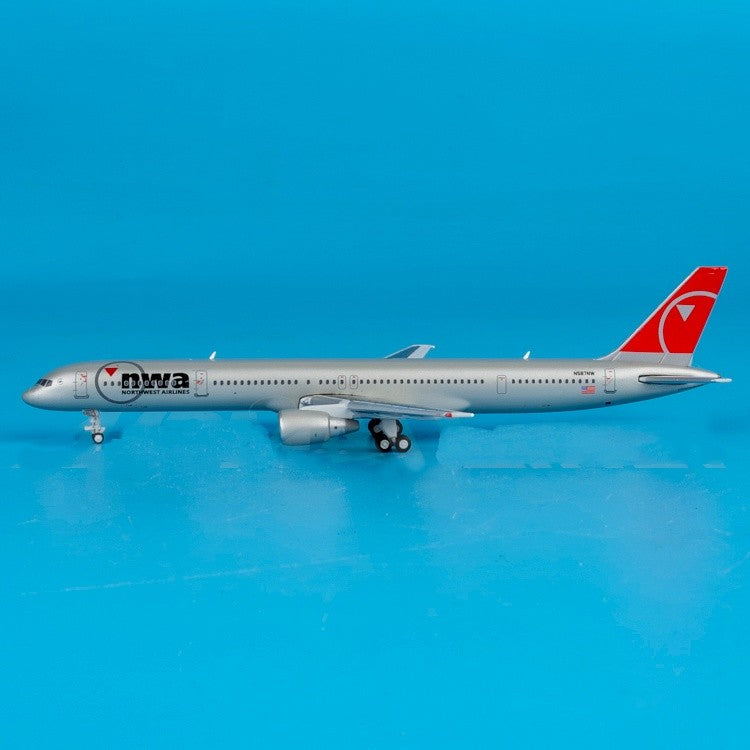 1:400 Geminijets Northwest Airlines B757-300 N587NW Airplane Diecast Model