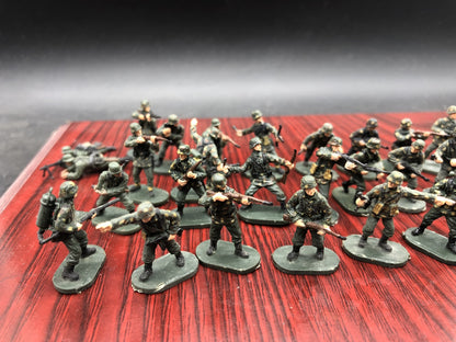 1/72 35Pcs World War II German Soldier Model