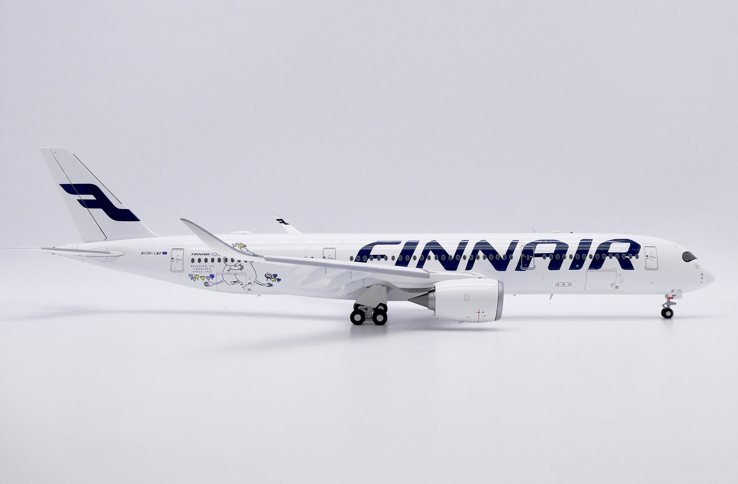 1:200 34CM JC Wings FINNAIR AIRBUS A350-900XWB Flap Down Airplane Diecast Model