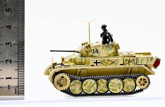 1/72 German Tank No. 2 Bobcat Reconnaissance Tank Camouflage Paint Model