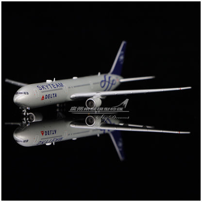 1:400 GeminiJets SKYTEAM DELTA BOEING 767-400ER Passenger Airplane Diecast Model