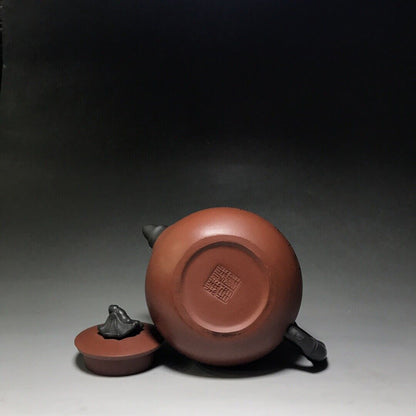 Chinese Yixing Zisha Clay Handmade Exquisite Teapot（知足常乐 底款：周桂珍）