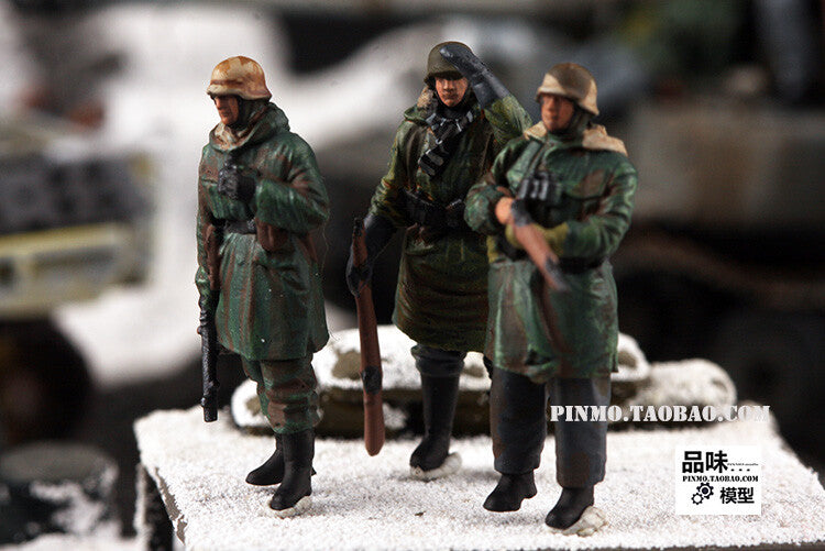 1/72 German Winter Soldier Model with 3 Soldiers