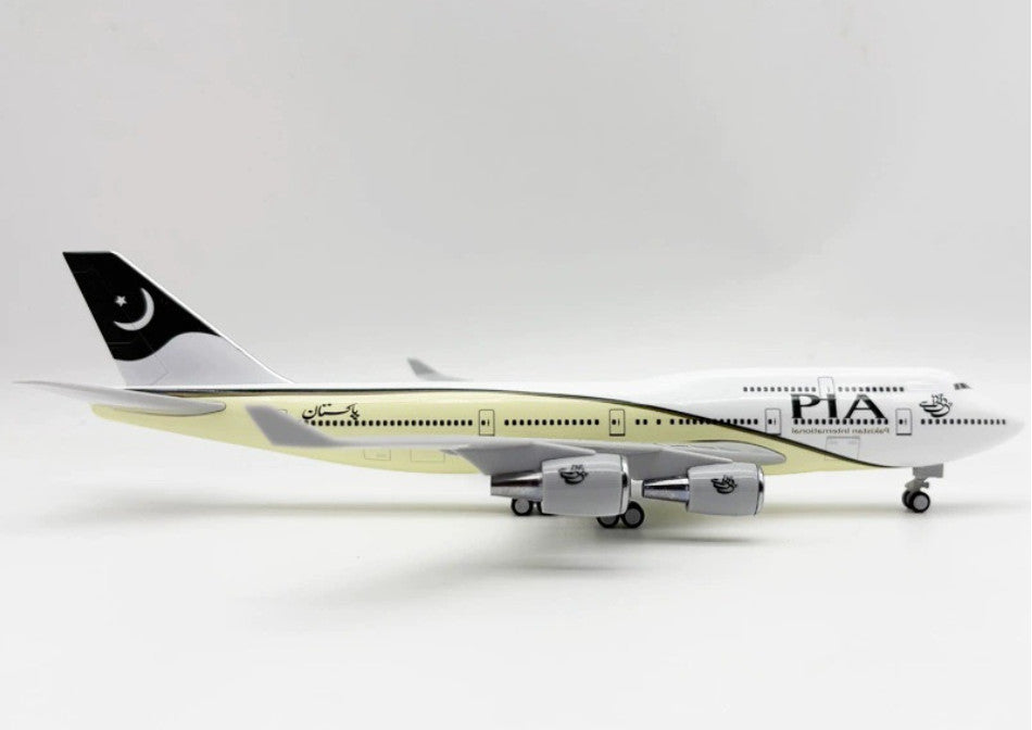 30CM PIA Pakistan BOEING 747-400 Airplane Landing Gear Resin Aircraft Model