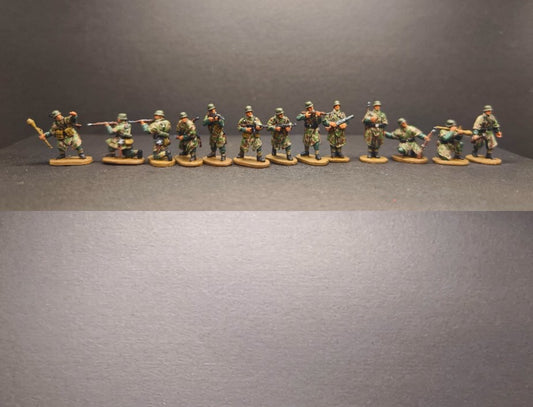 HB04 1/72 WWII German Camouflaged Infantry Soldiers Handpainted Model *13PC