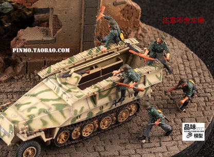 1/72 German Car Mounted Soldier 5 Soldier Model