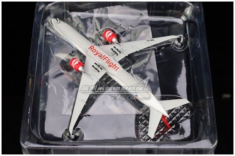 1:400 JC Wings RoyalFlight BOEING 777-300ER Passenger Airplane Diecast Model
