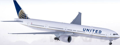 1:200 37CM Hogan UNITED BOEING 777-300ER Passenger Airplane ABS Plastic Model