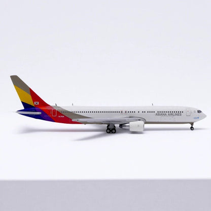 1:400 JC Wings Asiana Boeing 767-300 Passenger Airplane Diecast Plane Model