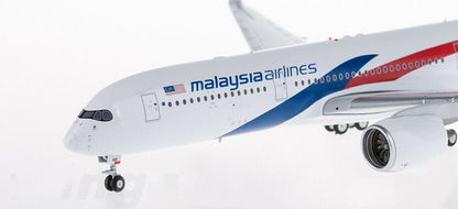 1:200 33CM Phoenix Malaysia Airlines A350-900 Passenger Airplane Diecast Model