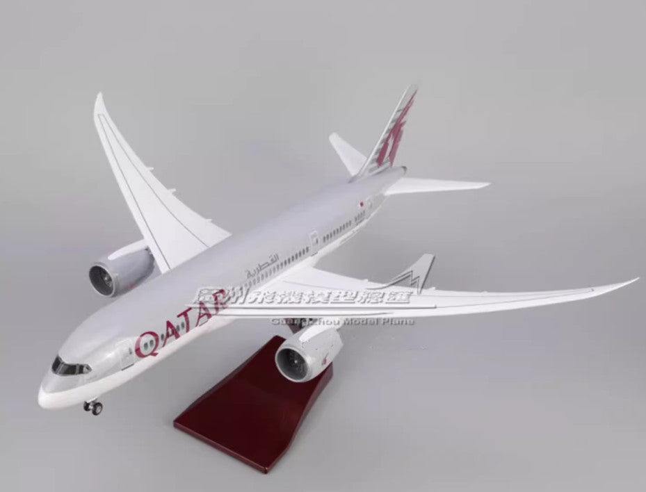 1:130 43CM QATAR BOEING 787 Passenger Plane Landing Gear Resin Aircraft Model