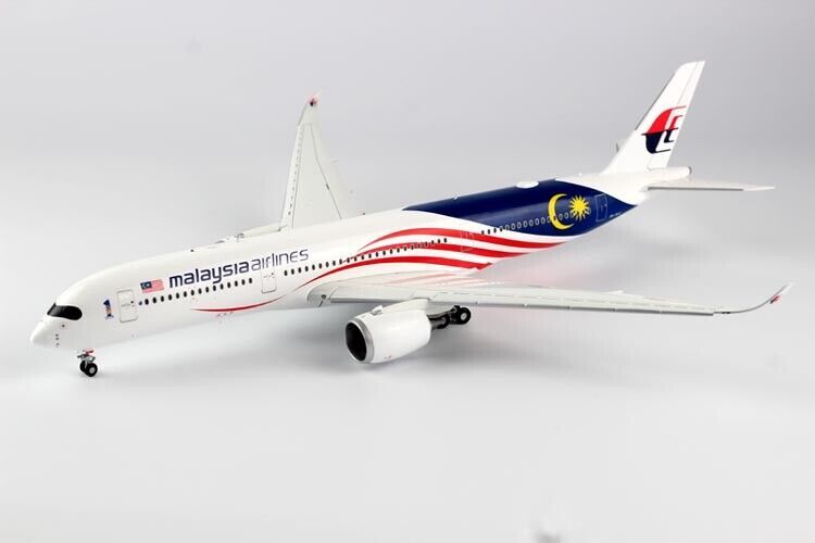 1:200 33CM JC WINGS Malaysia AIRLINES A350-900 Airplane Flap Down Diecast Model