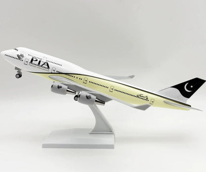 30CM PIA BOEING 747-400 Passenger Airplane Landing Gear Resin Aircraft Model