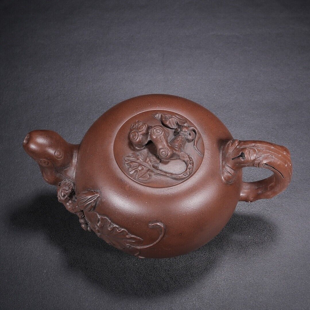 Chinese Yixing Zisha Clay Handmade Exquisite Teapot （萄趣 底款：汪寅仙）