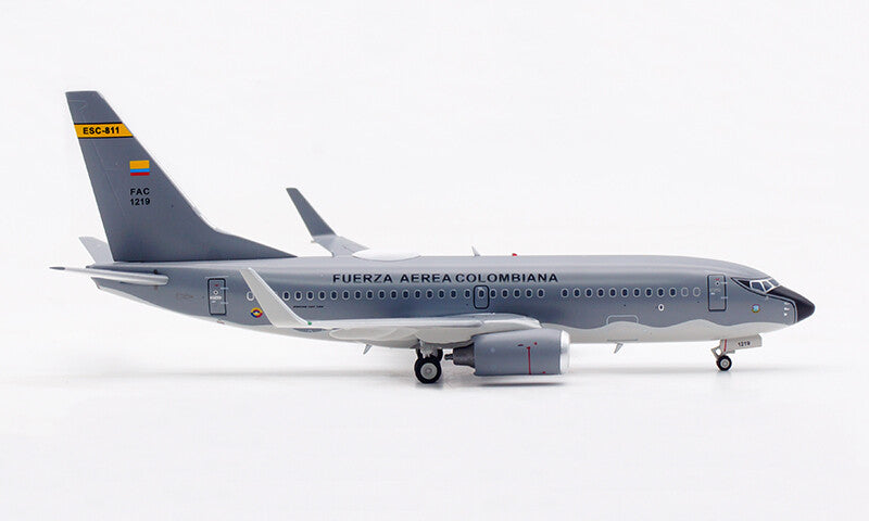 1:200 Inflight FUERZA AEREA COLOMBIANA Boeing 737-700 Aircraft Diecast Model
