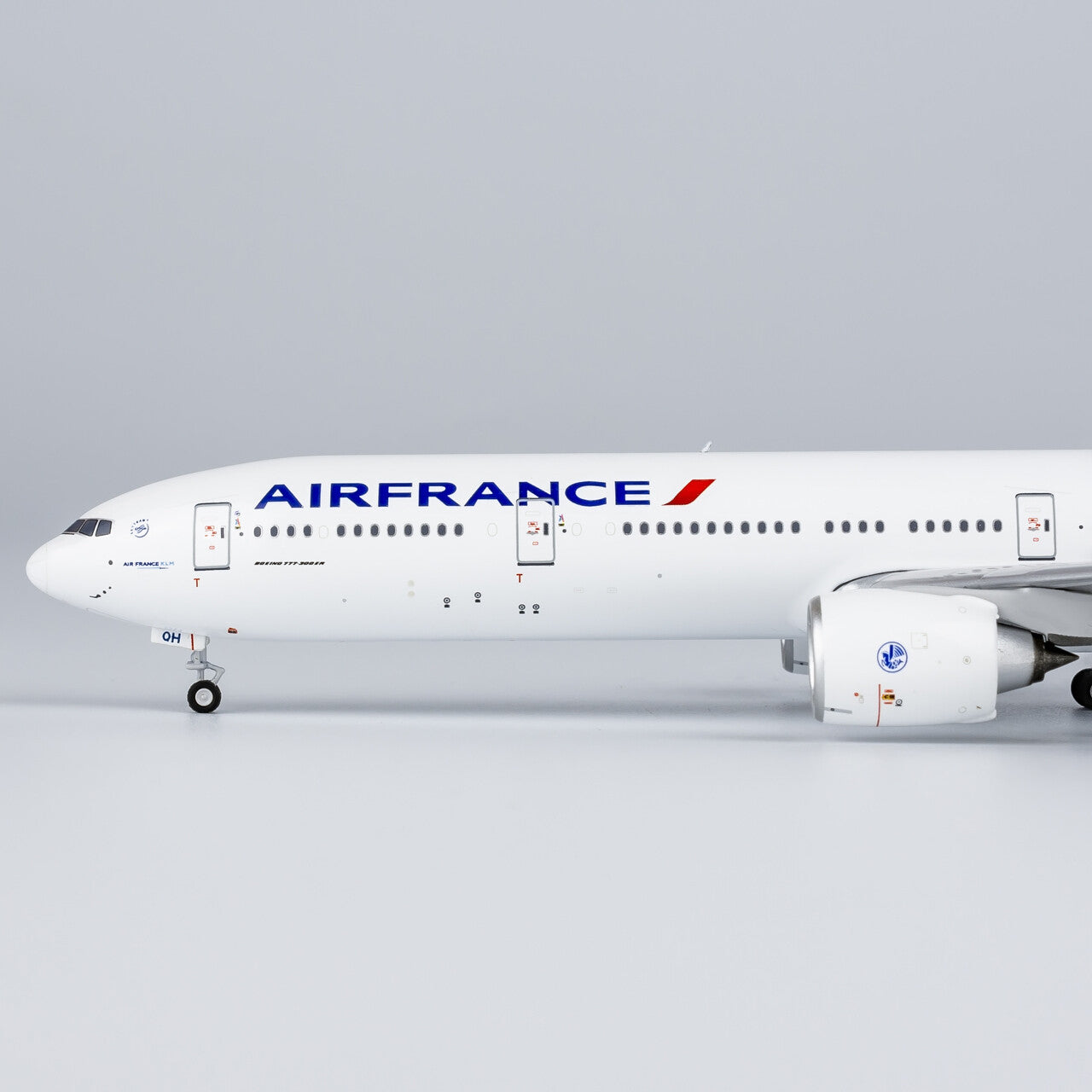 1:400 NG Models Air France Passenger Plane B777-300ER Diecast Aircraft Model