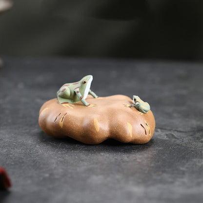 Funny Tea Pet Water Spray Zisha Purple Clay Frog On Stone Design Artware Small