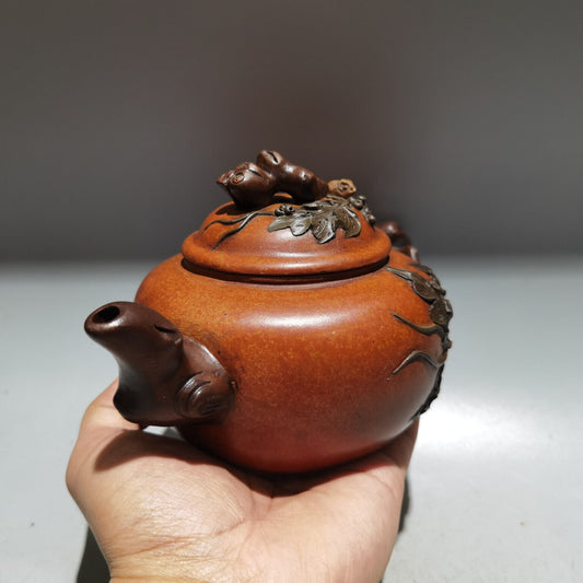 Chinese Yixing Zisha Clay Handmade Exquisite Kung Fu Teapot 品名：松鼠葡萄壶 低款：蒋蓉