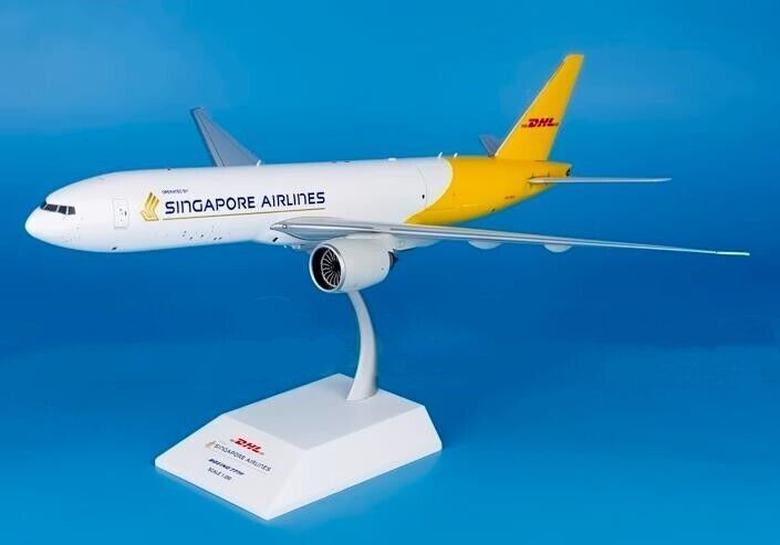 1:200 32CM JC Wings SINGAPORE AIRLINES BOEING 777-200LRF Aircraft Diecast Model