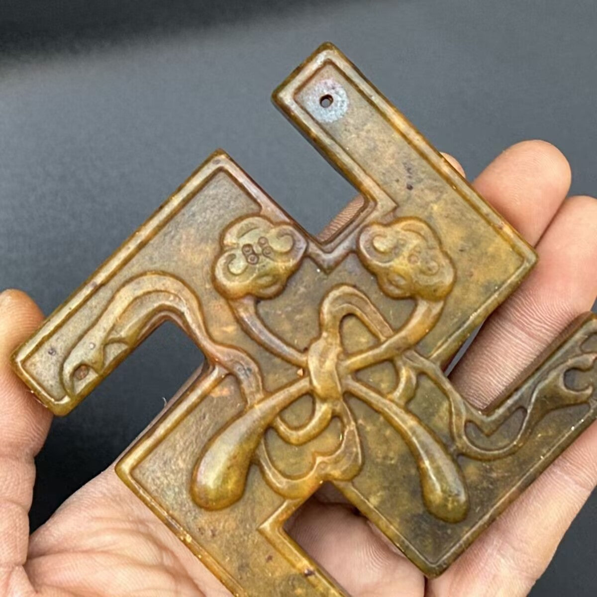 Natural Jade Stone Hindu Religious Swastik Swastika Pendant Chain Tag Amulet