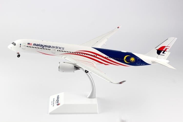 1:200 33CM JC WINGS Malaysia AIRLINES A350-900 Airplane Flap Down Diecast Model
