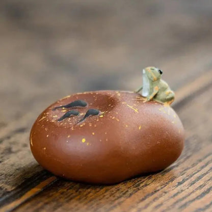 Purple Clay Tea Pet Water-spraying Frog 5.7cm Tea Decoration Sculpture Tea Play